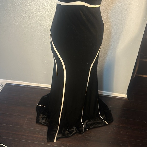 Velvet black dress see through cream fabric net by Xscape Size 8 - Picture 3 of 8